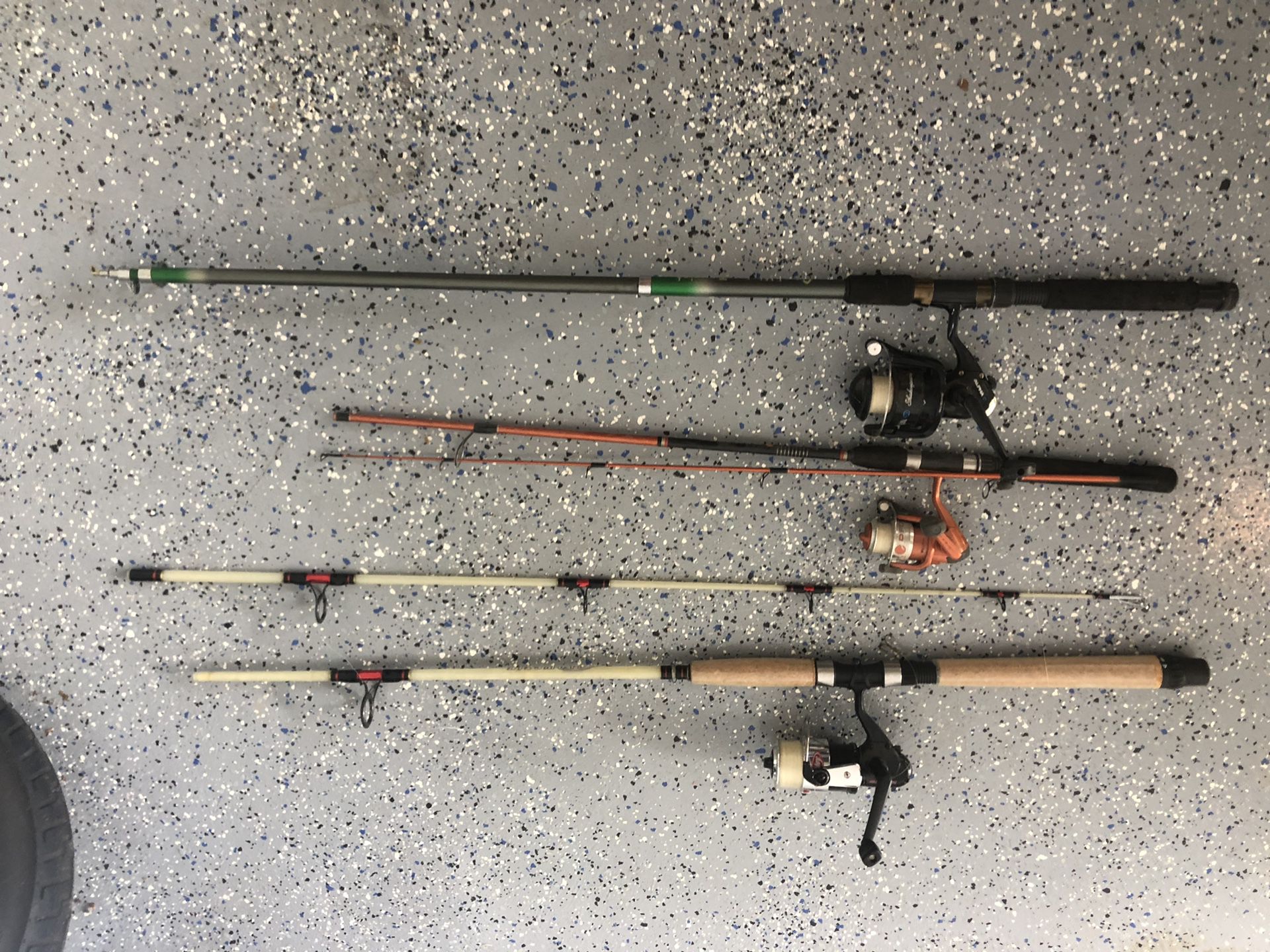 Set of 3 fishing rods