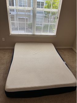 Sleepy’s Queen Sized Mattress