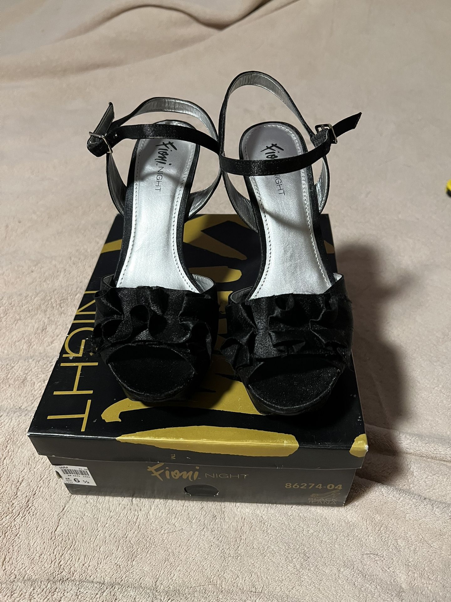 Fioni Night black 4" platform heels
