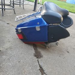 Harley Davidson Tour Pack With Quick Release, Speakers And Keys. Came Off 2014 Ultra. I Had It On My 09 Roadglide