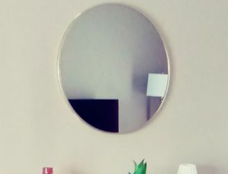 Round wall mirror with gold trim