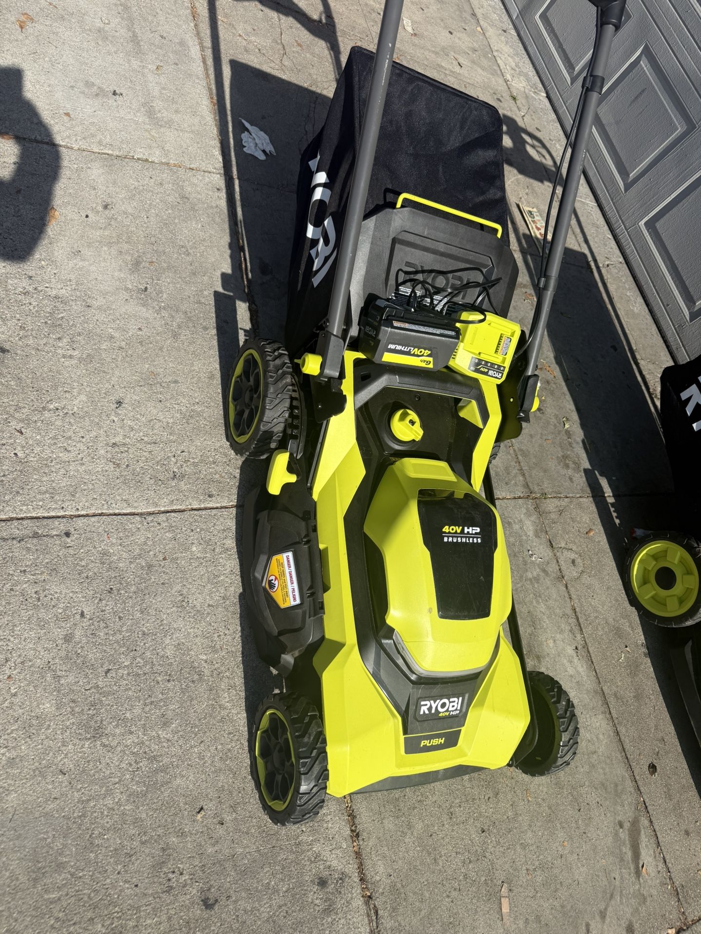 Lawnmower ryobi push 21 inch blade costumer return to Home Depot like new $199 come w 1 -6ah battery and fast charger