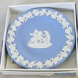 Wedgwood Jasperware Blue Plate with Grapevine Border 4 3/8"