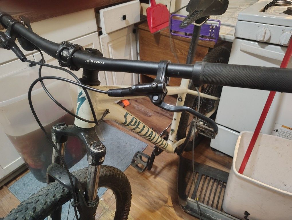 Specialized Bike Runs Excellent And In Great Condition