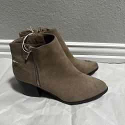 Woman Boots 8 1/2
