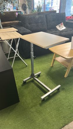 Rolling desk