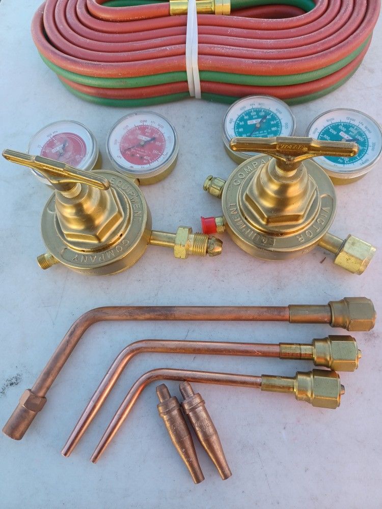 VICTOR EQUIPMENT NEW, $200, O BEST OFFER. ( Español).