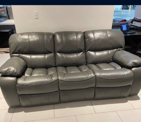 *Weekend Special!!!*---Stellar Madrid Gray Leather Reclining Sofas---Delivery And Financing Available🫡