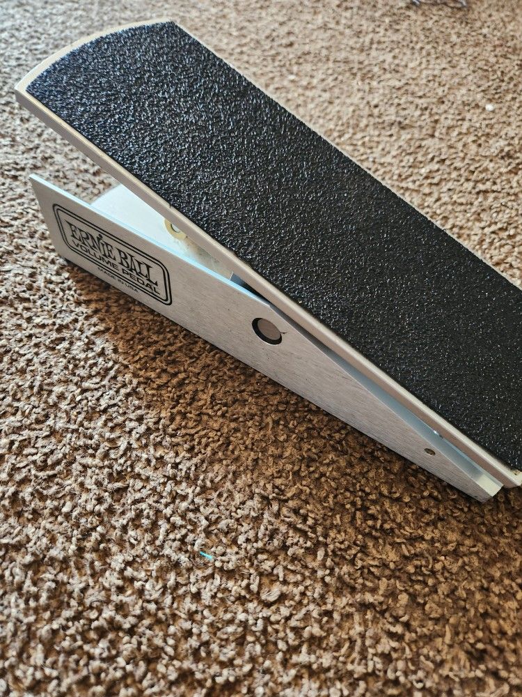 ERNIE BALL VOLUME GUITAR PEDAL