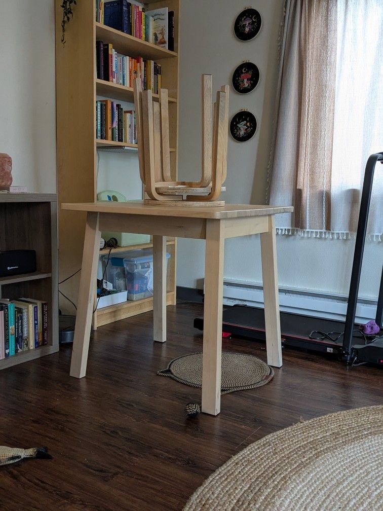 Small Table + 2 Stools - PENDING PICKUP 