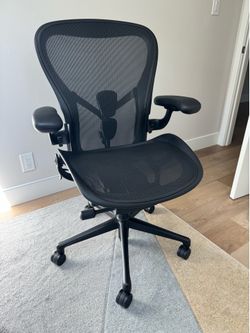 Herman Miller Aeron Size C (Large) – Fully Loaded – Like New