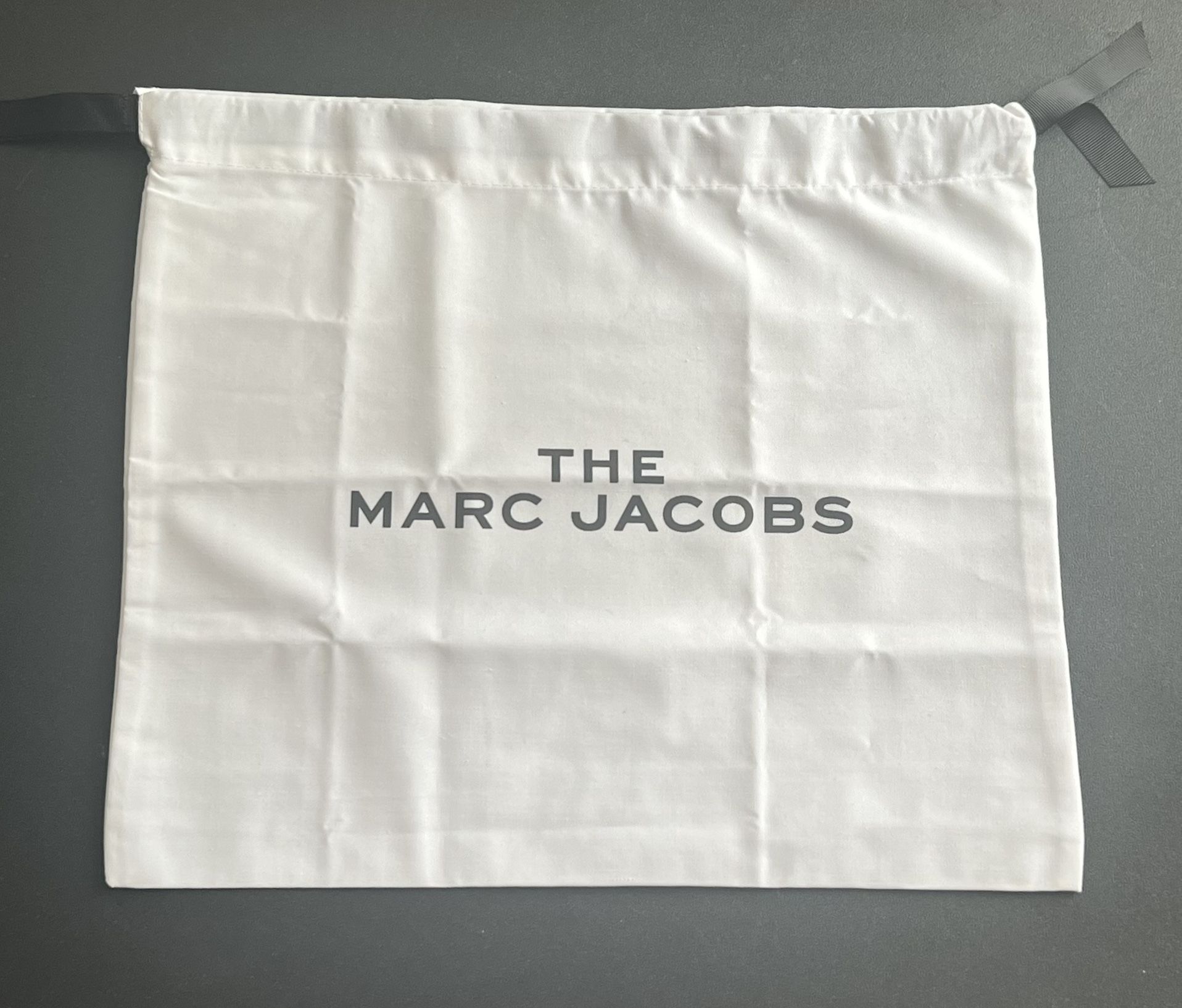 The Marc Jacobs Dust Bag 13½” x 11¾” (White)