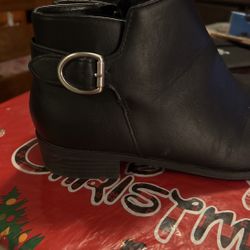 Woman Black boots St John