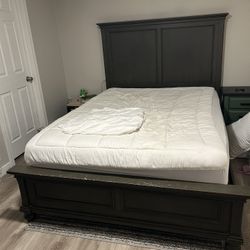 Queen Bed And Dresser Set