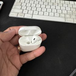 Apple airpods gen1 case and right airpos