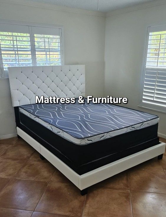 NEW QUEEN PILLOW TOP MATTRESS AND BOX SPRING 😊