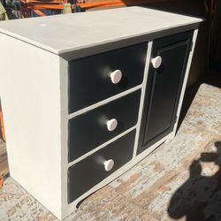 3 Drawer Chest With 3 Shelves 