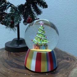 CHRISTMAS TREE SNOWGLOBE