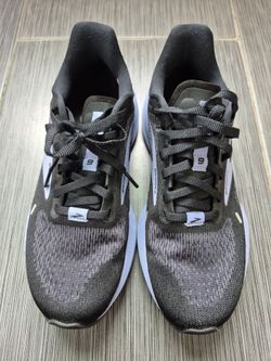 New Women's Brooks Launch 6 sneakers Size: 5 1/2 Black/Purple