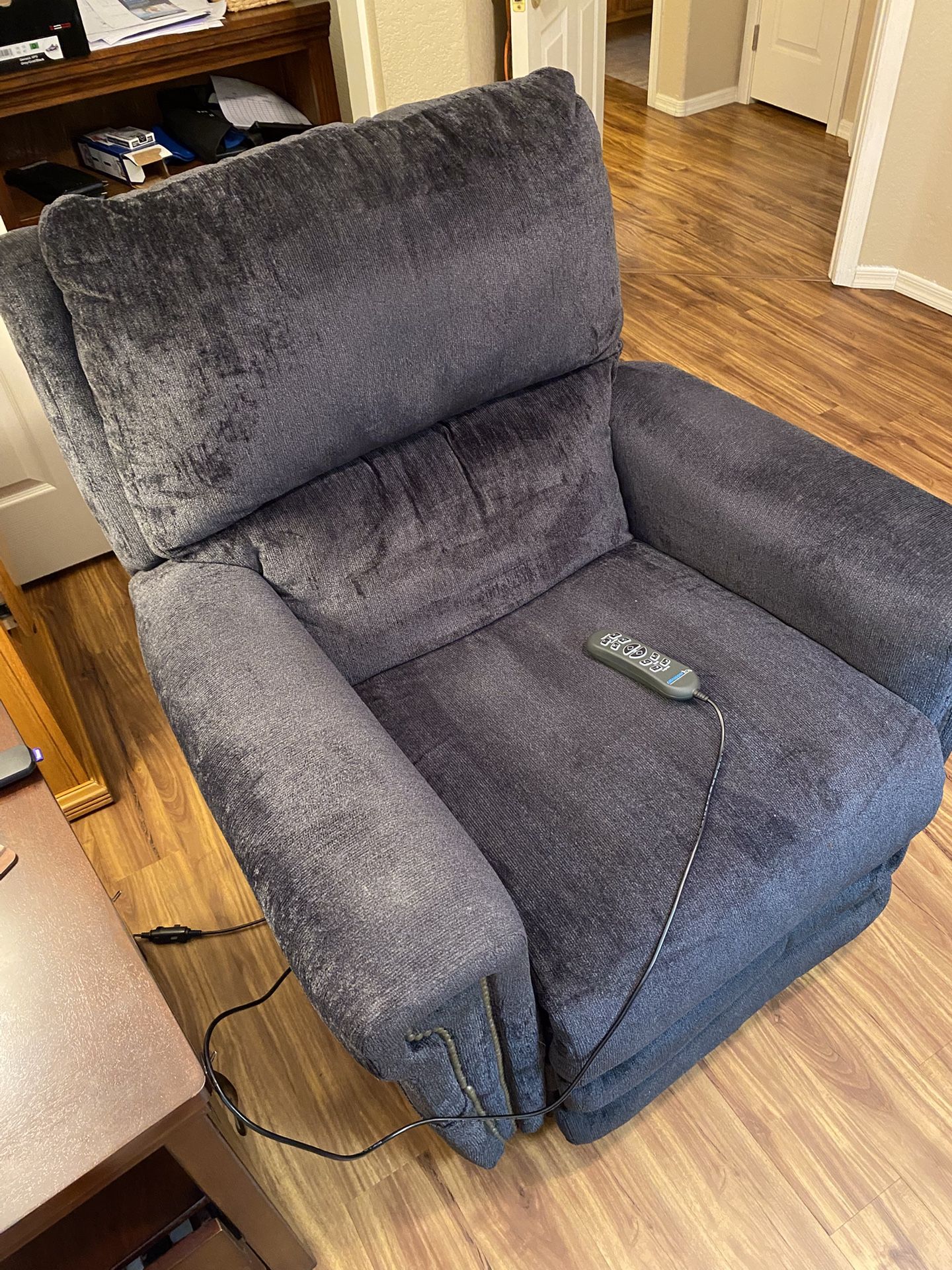 Power Lift Reclining Chair.