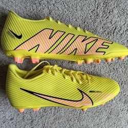 Nike Men’s Size 11 Soccer Futbol Cleats Shoes 