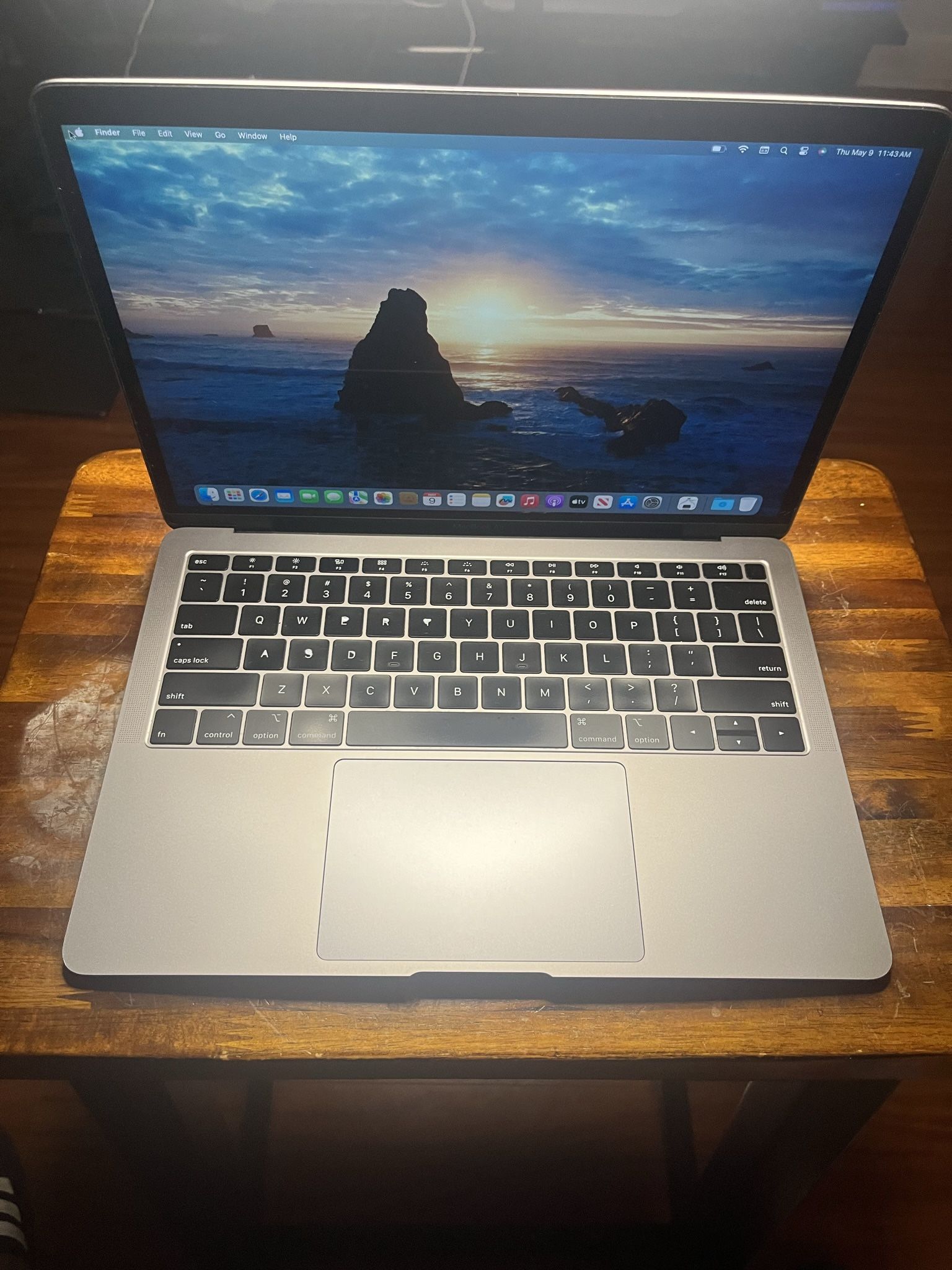 2020 MACBOOK PRO 13" TOUCHBAR 2.3 GHz QUADCORE i7 16GB 512GB CYCLE LOW COUNT 98 WITH CHARGER