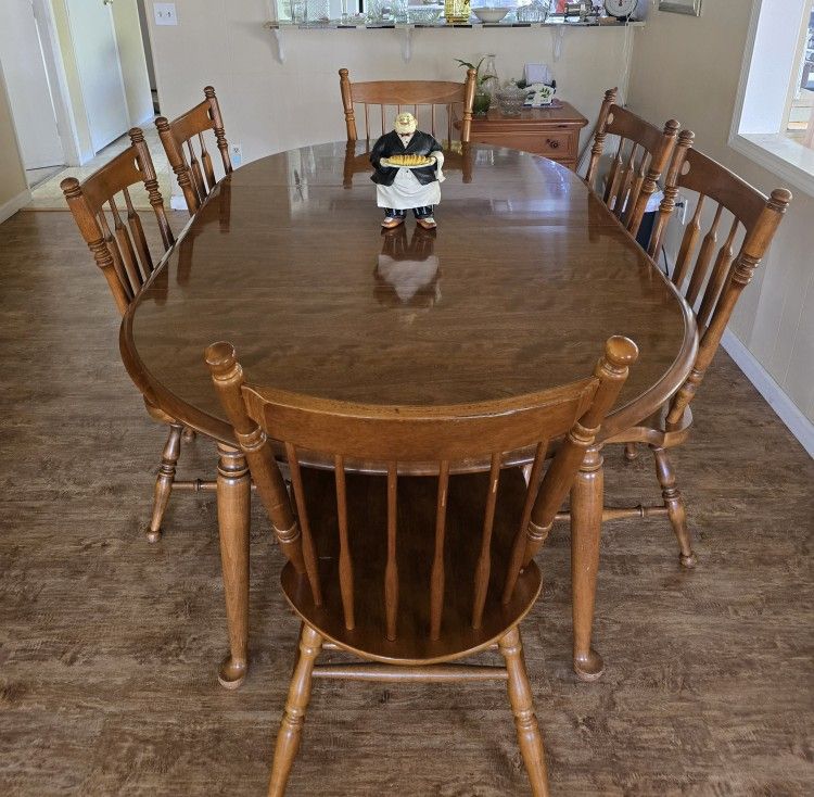 6 or 4 Chair Dining Table