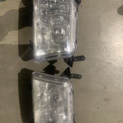 2 Toyota Tundra Headlight Assembly 