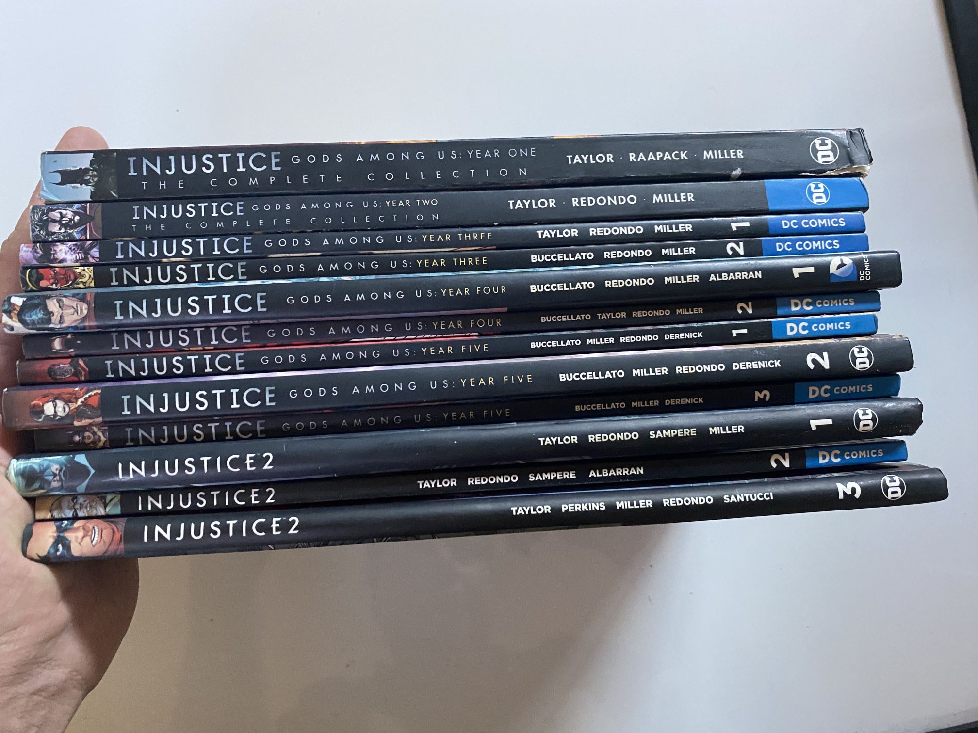 Injustice DC Graphic Novels x12