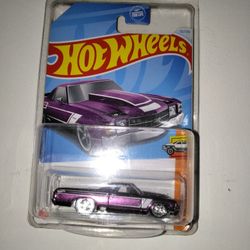 Hot Wheels Treasure Hunt And C7.R Corvette Grand Turismo. $ 70 For All 3 Or Trade.