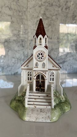 Princess house Porcelain Church Figurine with Gold Accents