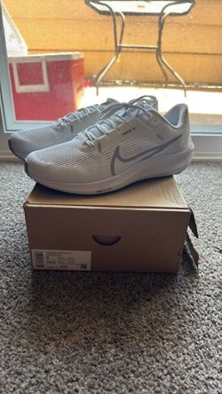 Nike Air Zoom Pegasus Running Shoes size 9