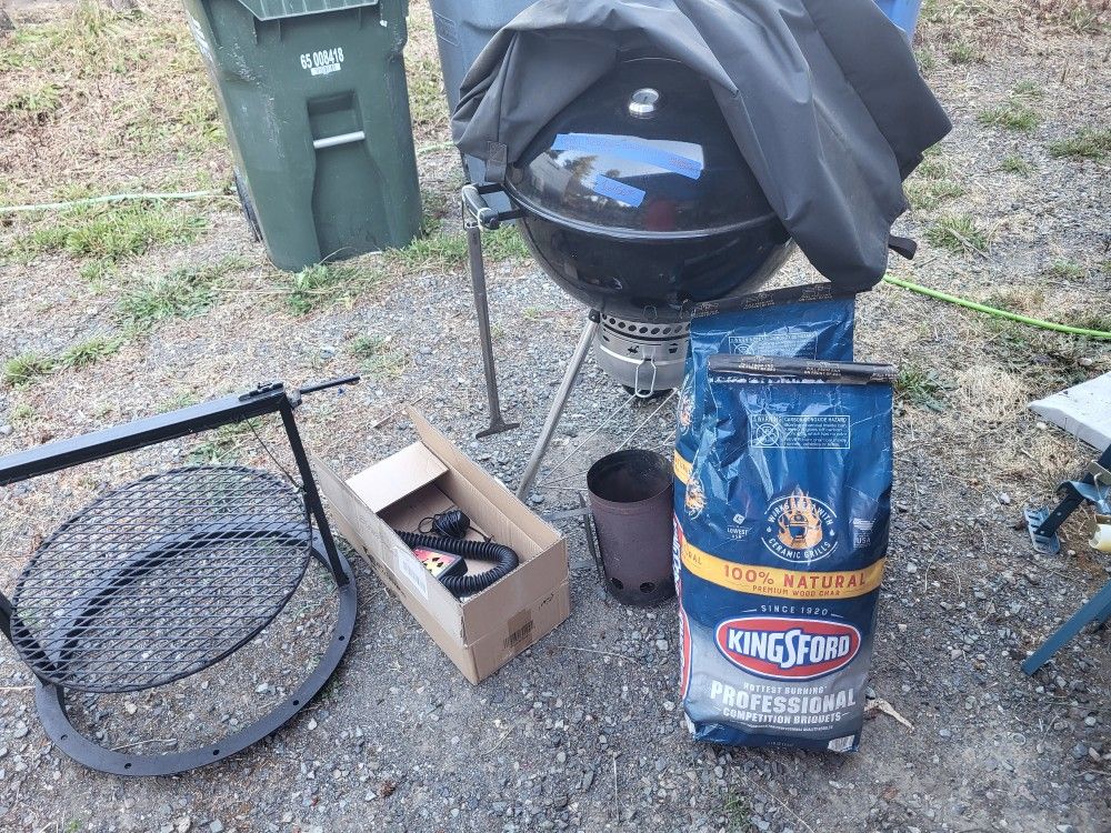 BBQ - Weber Kettle Grill With Attachments