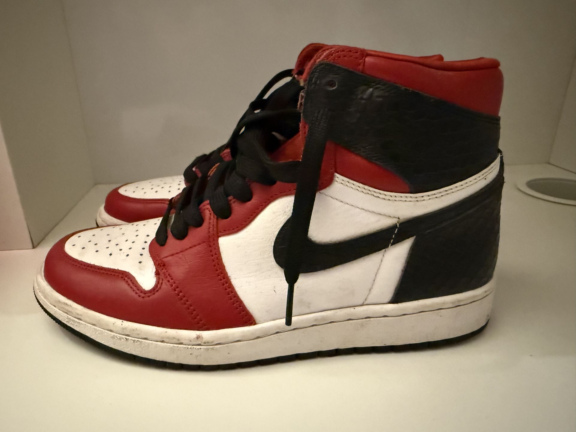Jordan 1 High (Satin Snake)