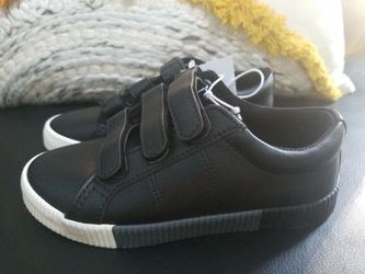 Cat&jack big kids size 1 velcro Flats shoes sneakers
