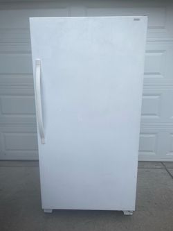 Kenmore standup refrigerator for $280. Dimensions are 32Wx27Dx65H. Pick up only.