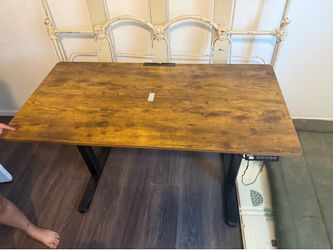Adjustable desk