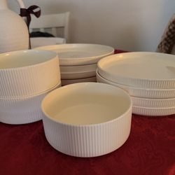 Dinnerware Set 