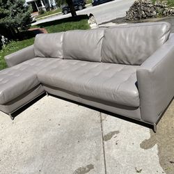 **Like New!** Italian Leather Sectional Soda With Chaise Lounge 