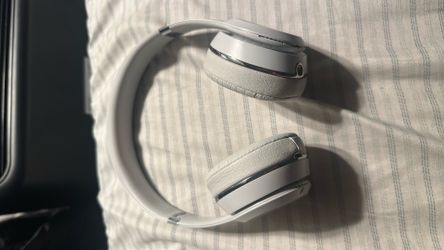 Beats Solo 3 White