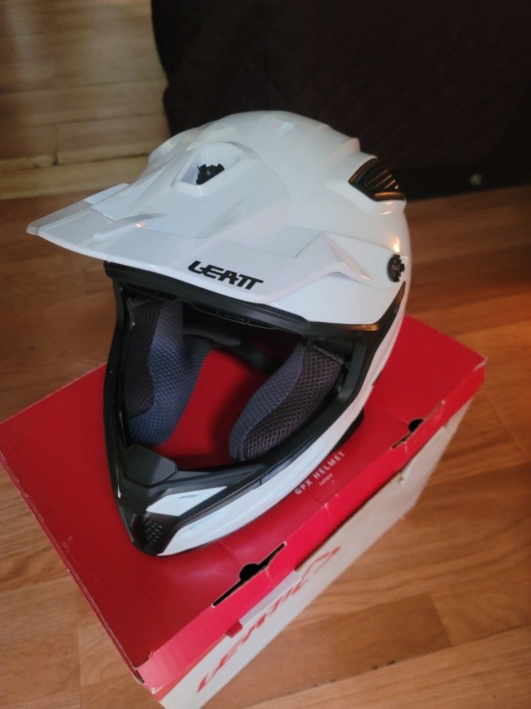Kids LEATT Motorcross Dirtbike Off Road Helmet