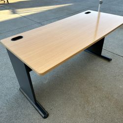 Nice Modern Office Desk