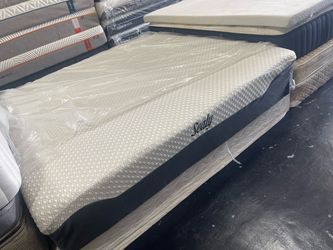 Sealy Mattress Still in Plastic Wrap king