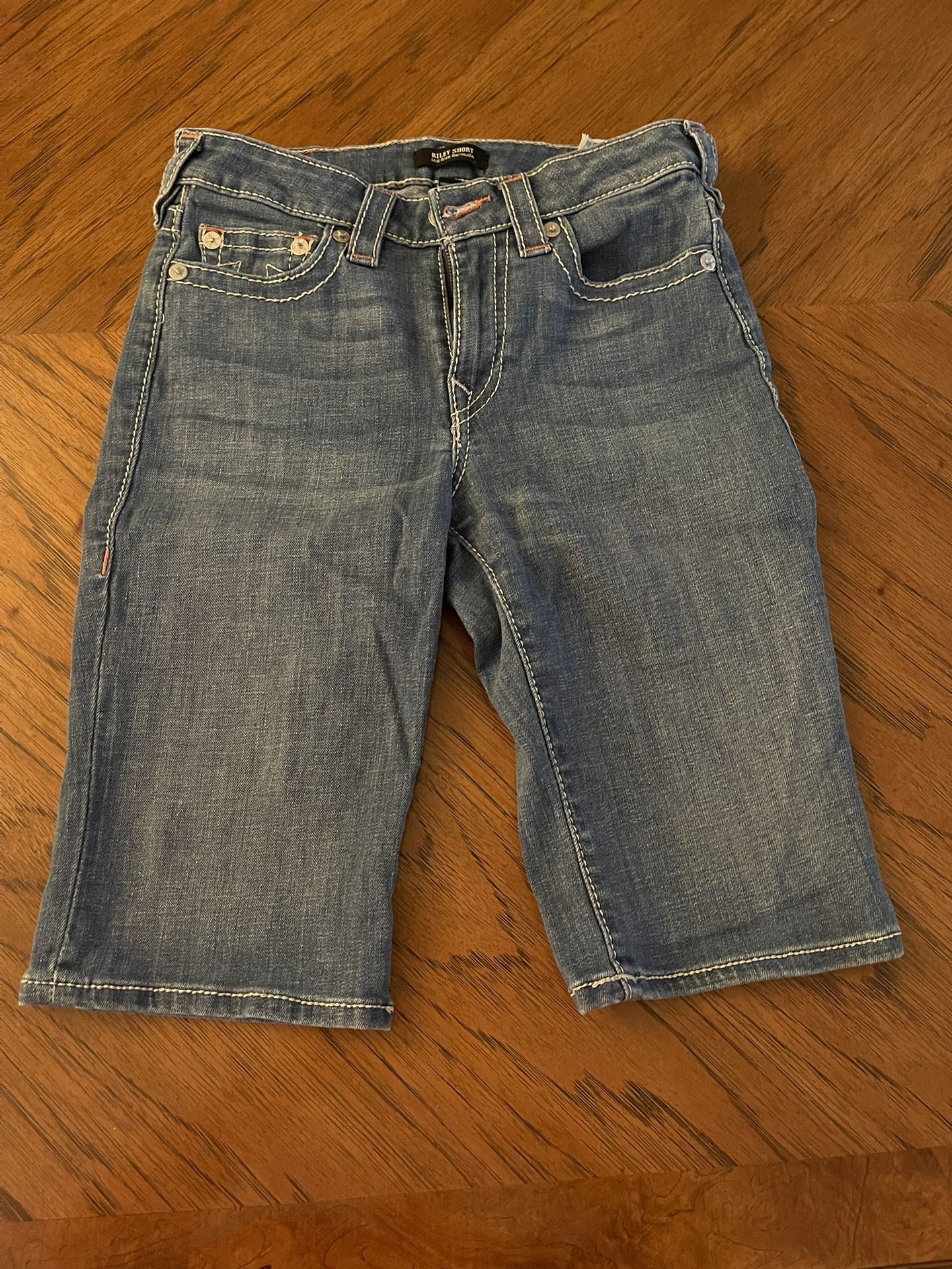 Like New Women’s True Religion Mid Rise Bermuda Riley Shorts Size 27