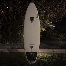 5’6 Tomo hydroshot surfboard Shortboard