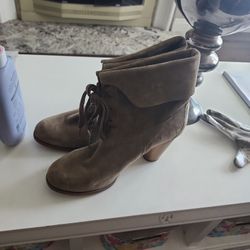 Shoes
Timberland Earthkeepers Navali Lace Platform Womens Boots Size 9.5 Taupe 18699 X4B