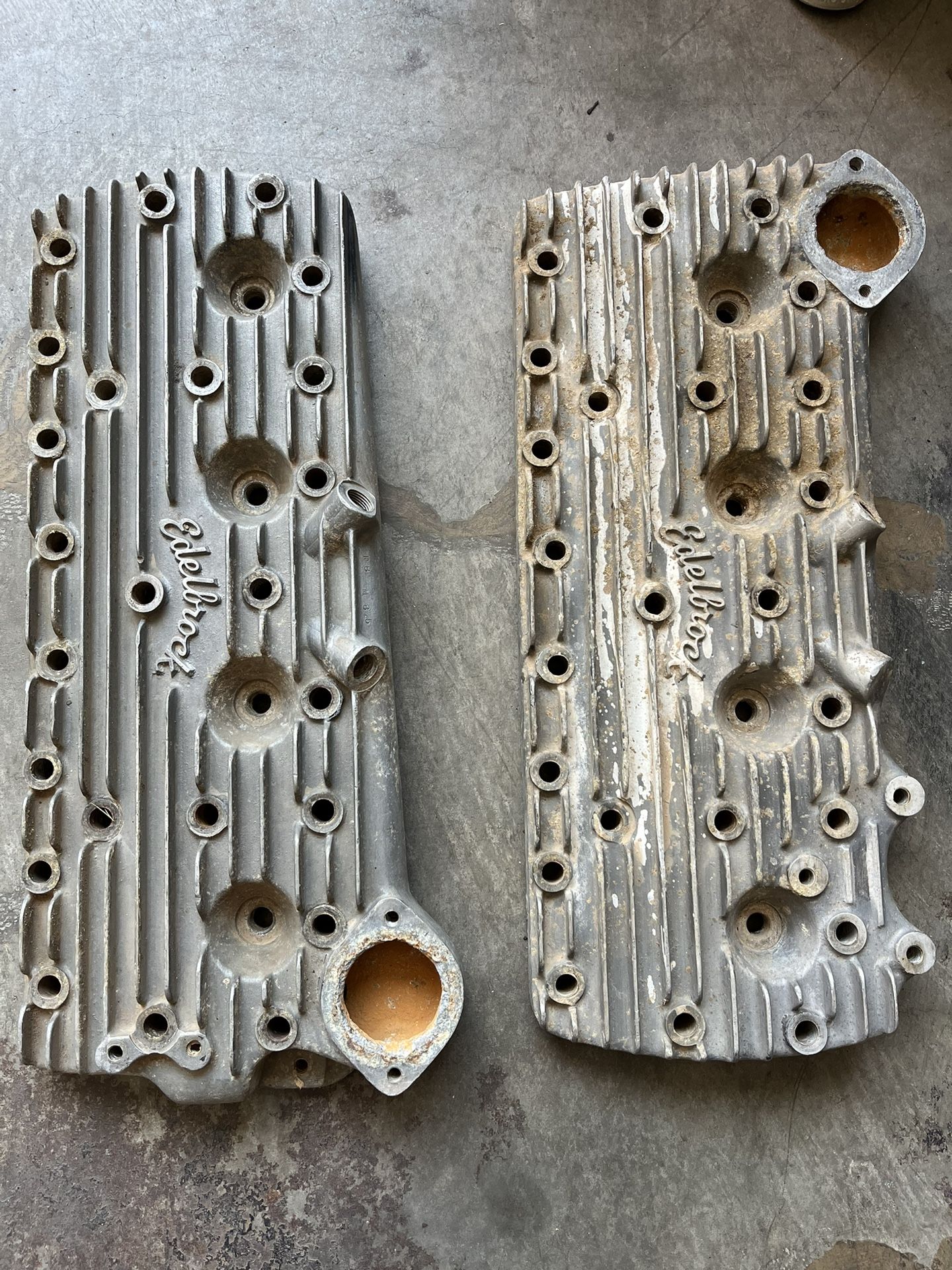 Edelbrock Finned Aluminum Flathead Heads