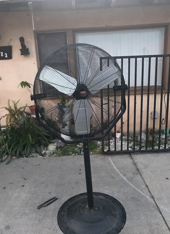 HDX FAN 30in. Pedestal Fan SFSC 1-750s