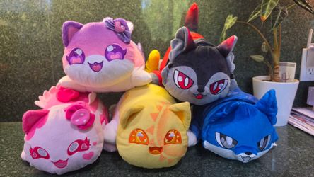 Meemeow Plushes
