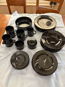 Mikasa dinnerware set in good condition